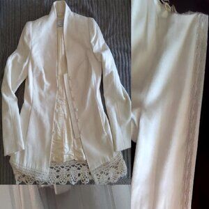 Liliana Castellanos (jacket) and Beatrice Canedo (pants) baby alpaca suit 4/6